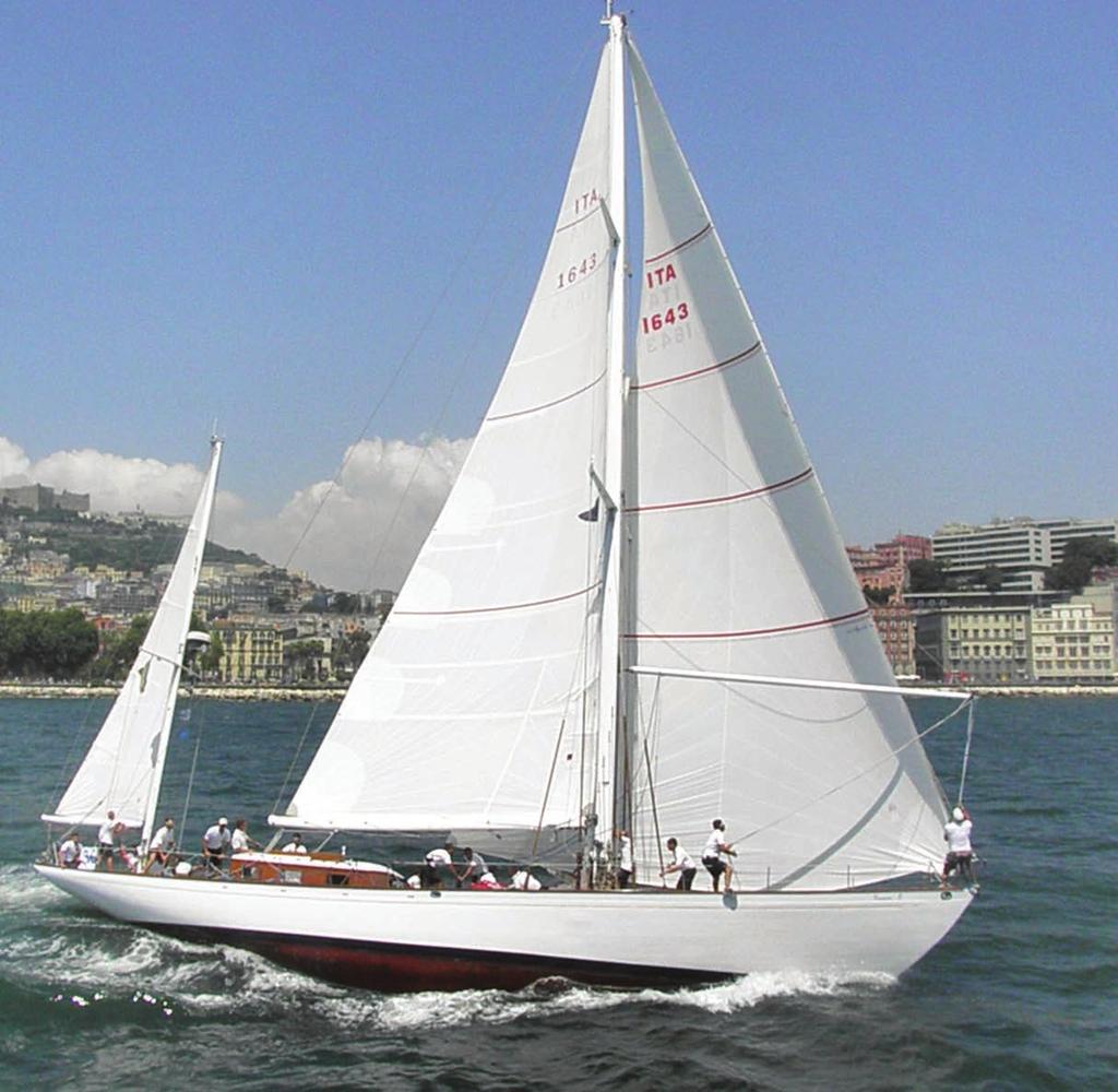 le navi a vela dello sport velico e nave Cassiopea Campagne d istruzione La nave a vela dello SVMM Corsaro II in navigazione mentre manovra per l issata di spinnaker.