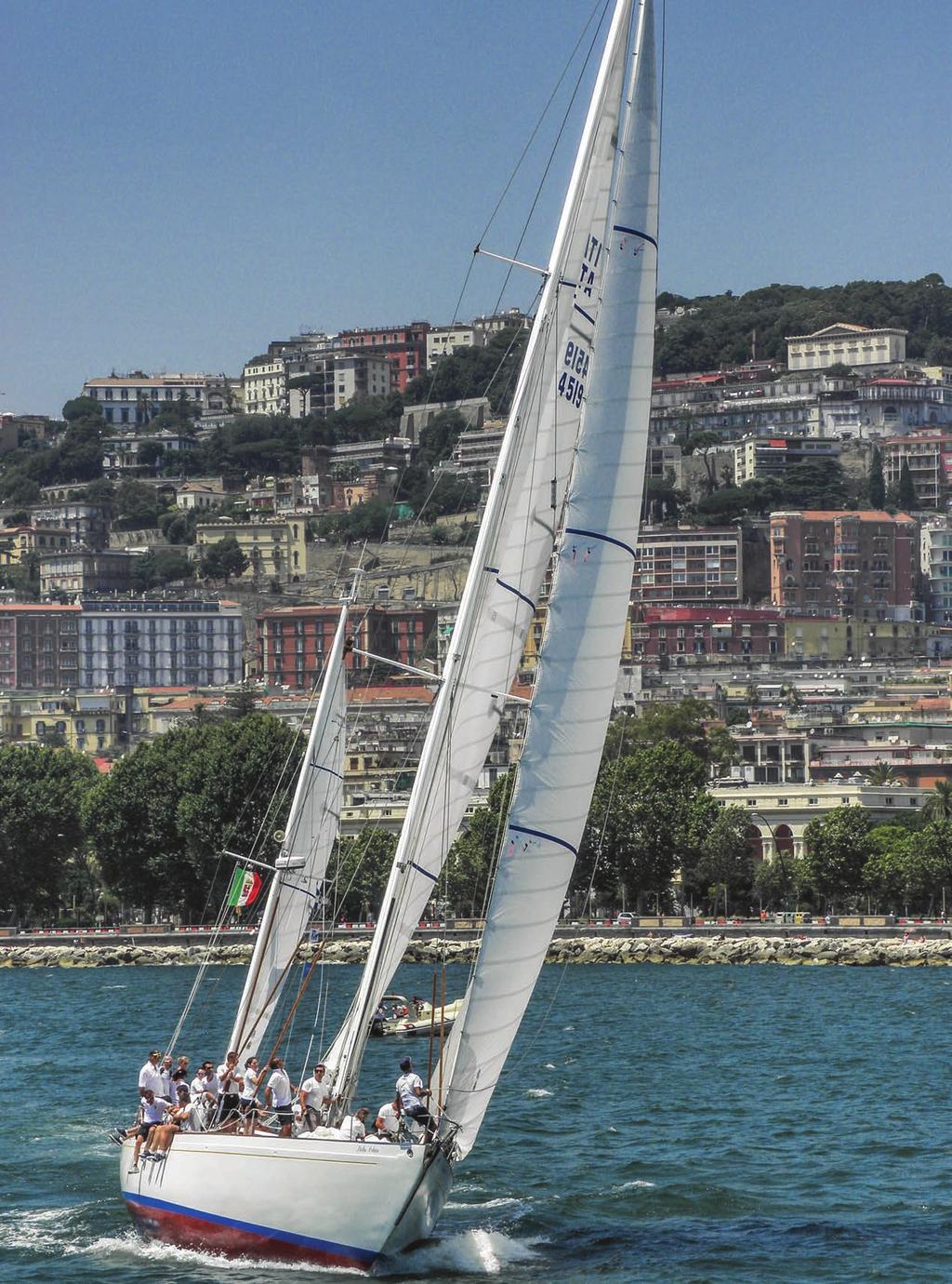 Il Gruppo Navi a Vela, scortato da nave Cassiopea, ha così iniziato ufficialmente la campagna d istruzione 2014 a favore della seconda classe dell Accademia Navale Il gruppo Navi a vela della Marina