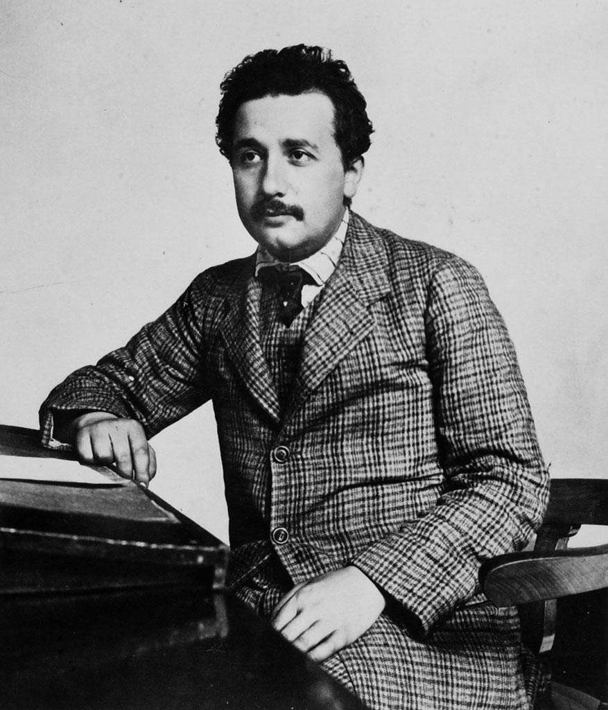 Le teorie relativistiche di Einstein Einstein (1879-1955) G. Peruzzi (Dip.