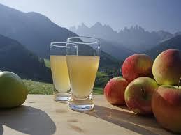 nei pazienti ipertesi Beta-bloccanti - interazioni Il succo di mela può ridurre l assorbimento dell atenololo fino all 82% inibendo il trasportatore di