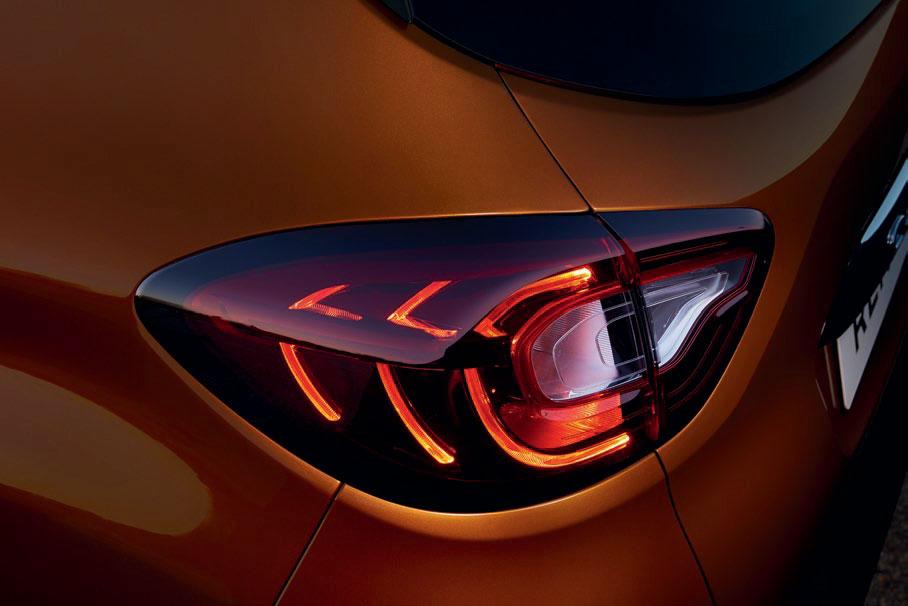 Design deciso Con i suoi nuovi cerchi in lega da 17 Emotion, Nuovo Renault Captur non aspetta che voi per inventare nuove