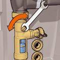 Messa in servizio Chiudere il rubinetto di carico/scarico del flussometro () ed aumentare la pressione dell'impianto fino alla pressione massima di progetto,