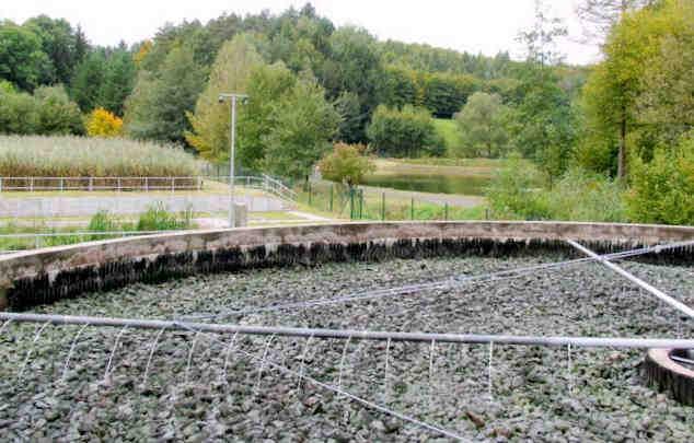 Depuratori a filtro percolatore per piccole comunità isolate Il sistema basato sulla percolazione è uno dei più antichi ed affidabili nel campo del trattamento e depurazione delle acque contenenti