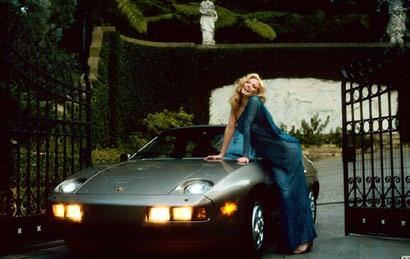 La prima Playmate of the Year Car, fu assegnata nel 1964 alla modella Donna Michelle. Era una Ford Mustang Convertible rosa, colore che distinse le auto premio fino al 1975.