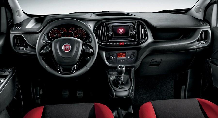 NUV FIAT DBL: UNA VERSINE CMPLETAMENTE RINNVATA Nuovo quadro comandi steel look Sistema radio integrato con touch screen Comandi radio al volante Nuovi rivestimenti soft touch della plancia Nuovo