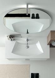 LA GEOMETRIA ISPIRA LA CREATIVITÀ. TOP-DESIGN GEOMETRICAL SHAPES THE PATTERN OF THE MIRROR IS REFLECTED IN THE ARCHED SHAPE OF THE FUSION WASHBASIN WHEREAS SHELVES EXTEND IN A STRAIGHT LINE.