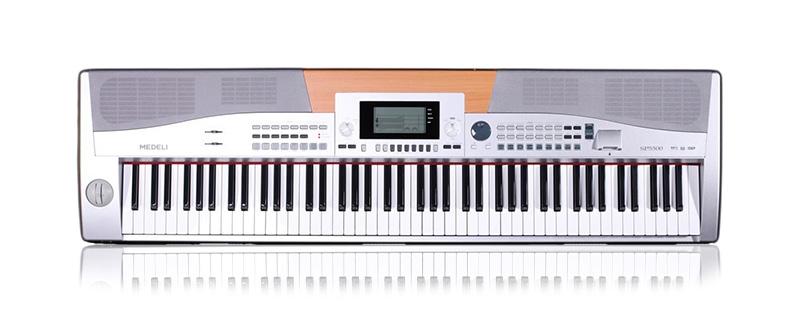 PIANOFORTI DIGITALI SP - 5500 stage piano 88 tasti SP-5500 è un piano digitale progettato per offrire il suono e il tocco di un pianoforte acustico.