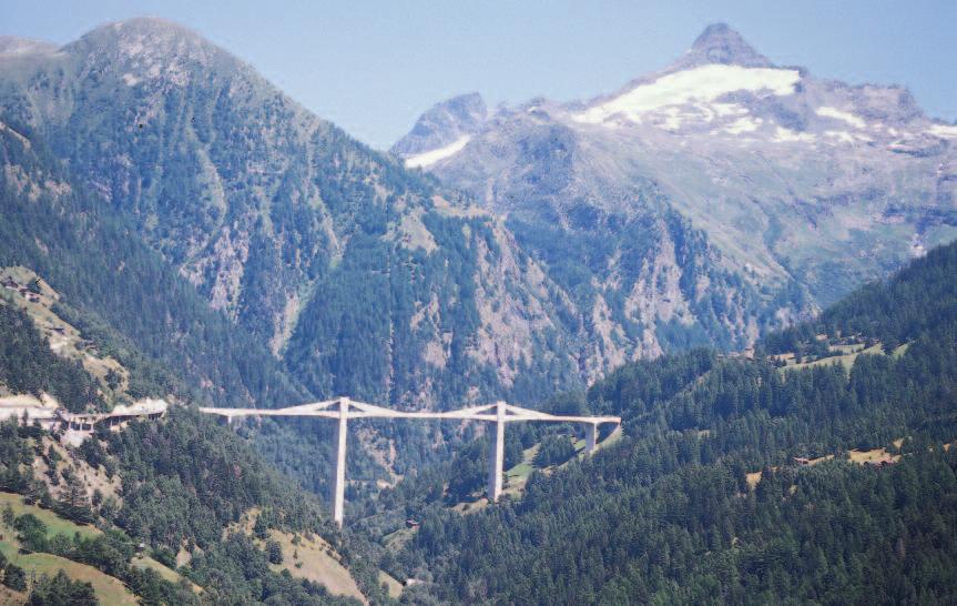 F 1-5.- Il ponte di Ganter nel paesaggio alpino della strada del Sempione che attraversa le Alpi dalla Svizzera all Italia. Campata principale di 174 metri di luce. 1982. C. MENN.