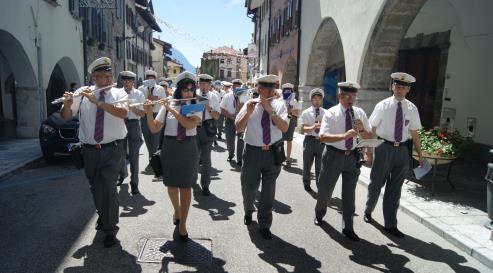 A TOLMEZZO PER LA FESTA DELLA MELA Sabato 17 settembre, classico appuntamento a Tolmezzo per il taglio del nastro della FESTA della MELA.