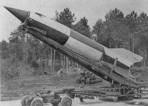 L'inventore, l'ingegnere Werner Von Braun, nel 1934 (a 22 anni), aveva già inviato un razzo a 2.200 m di altezza.