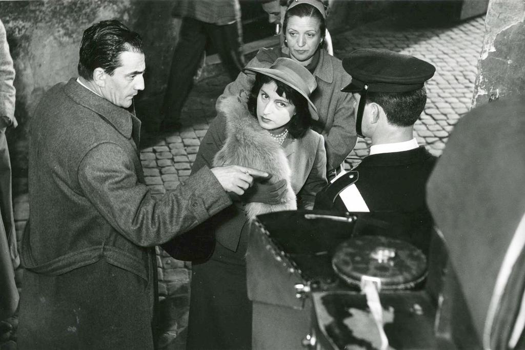 Luchino Visconti e Anna Magnani sul set di