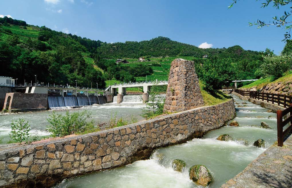 Opera di presa e scala di risalita per i pesci sull Isarco Energia nella bassa Valle Isarco. Energia per l Alto Adige.