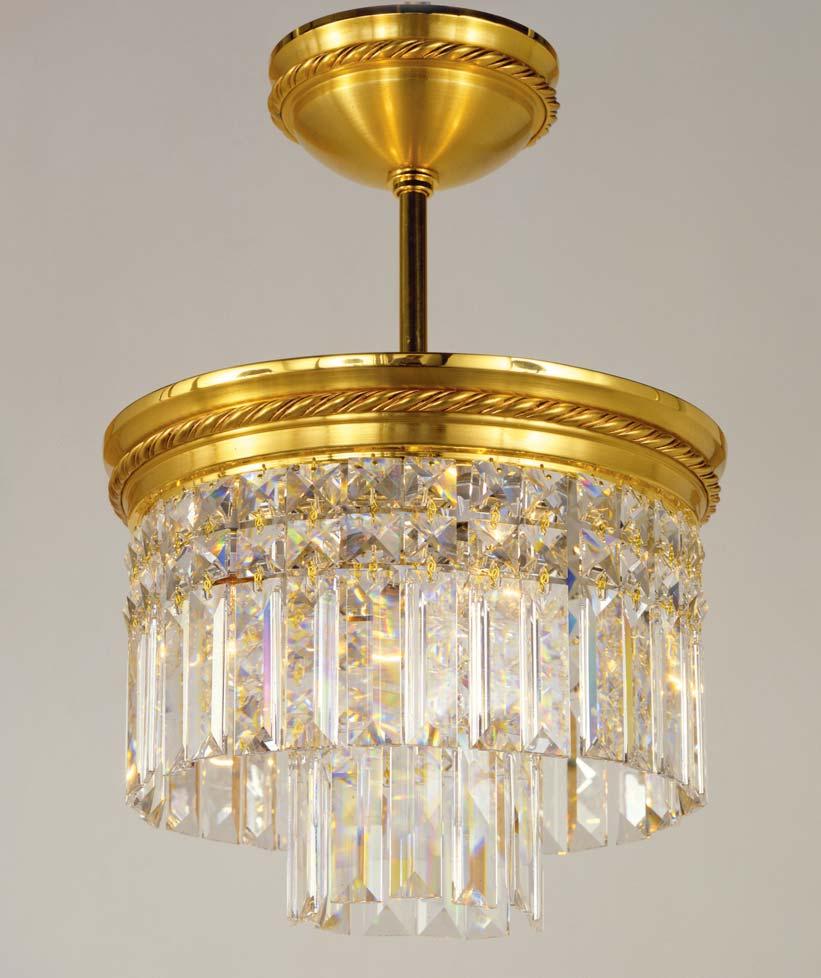 902 STRASS Lampadario in ottone dorato in oro fino con cristalli strass Swarovski. Porta tre lampadine nella parte inferiore più tre in Mod.