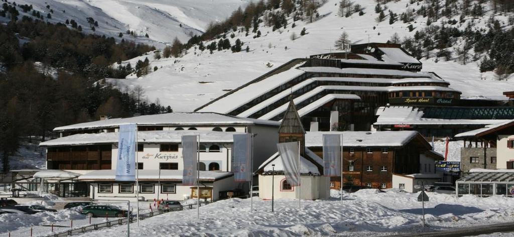 MASO CORTO BLU HOTEL SENALES (Club Hotel Zirm & Sport Hotel Cristal) 3 STELLE Dal 23/12/2017 all 08/04/2018 Il Blu Hotels Senales è la meta ideale per gli amanti