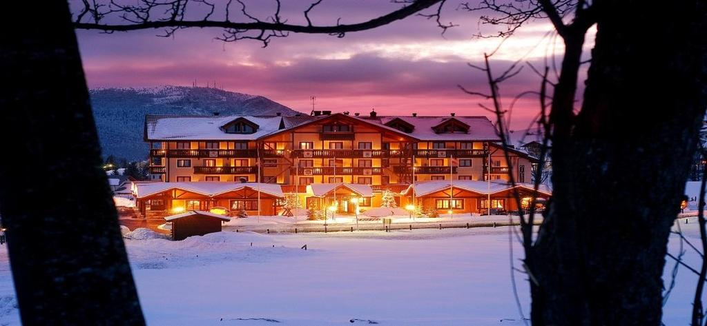 COSTA DI FOLGARIA GOLF HOTEL 4 STELLE Dal 22/12/2017 al 02/04/2018 Il Golf Hotel si trova a 1169 metri di altitudine, nella tranquilla località di Costa di Folgaria, a soli 200