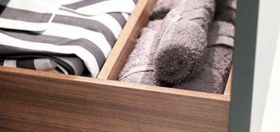 The excellent standard of the VIAVENETO SOFT collection includes units with an interior matt Exclusive Grey finish.