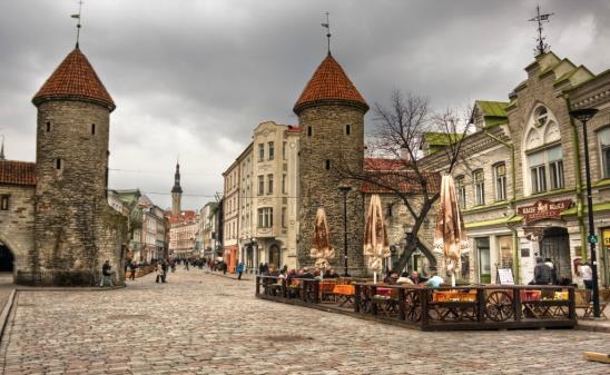 San Giacomo, il Castello di Riga, Boulevard Circe, l Opera, il Monumento alla Libertà Pomeriggio escursione facoltativa alle città medievali di Turaida e Sigulda di 4h Cena in ristorante vicino e