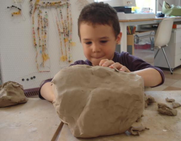 Ho colorato solo la creta quella a forma di vulcano - Matteo Ho colorato la creta con gli acquarelli.