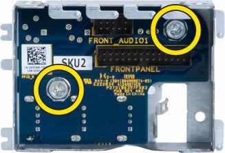 7. Rimuovere il pannello di I/O dalla gabbia del pannello di I/O. Installazione del pannello di Input/Output (I/O) 1. Ricollocare il pannello di I/O nella gabbia del pannello di I/O.