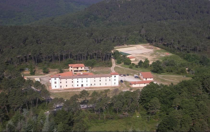 Centro regionale per l addestramento La Pineta di Tocchi Dal 1991 la Regione Toscana effettua l addestramento del personale che opera nell organizzazione regionale antincendi boschivi, per garantirne