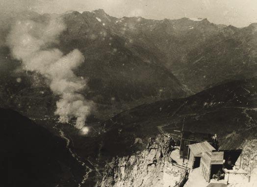 8 Il bombardamento di Ponte di Legno Fin dalla conquista della cresta Castellaccio - Cima Payer, il comando militare italiano si era reso conto dell importanza del Castellaccio come punto strategico