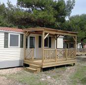 Seget / Trogir camping belvedere 4* Split camping stobreč 4* MH Belvedere Resort MH Belvedere Resort MH Adria Posizione: il campeggio si trova nella pineta accanto al vecchio villaggio dei pescatori