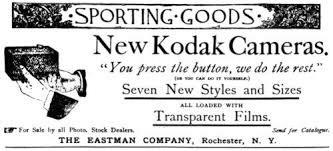 al suo apparire nel 1888 la Kodak si era imposta con la semplicità di uso e aveva rivoluzionato tutto il sistema dei media ora il suo stesso modello (Premete il