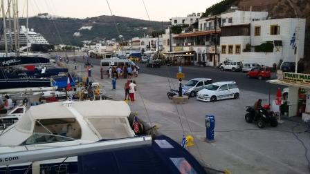 - Partenza da Arki intorno alle 10,00 del mattino per essere a Patmos intorno alle 11,30 e potersi rilassare con qualche bagno.