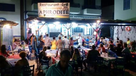 - Cena in giro per l isola, tra porto e paese sulla Collina,