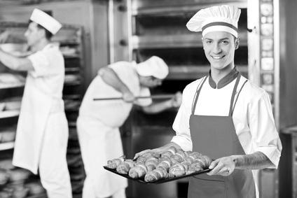 4 7 P. Leggete l intervista ad un ragazzo che dopo la maturità ha deciso di lavorare nell azienda familiare. Mancano alcune parti di frasi.