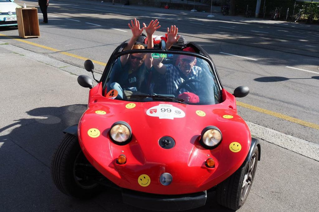 I 112 partecipanti hanno guidato per una settimana superando varie difficoltà, sulle strade dei passi e su dolci colline giungendo addirittura fino alle porte della Zermatt chiusa al traffico.