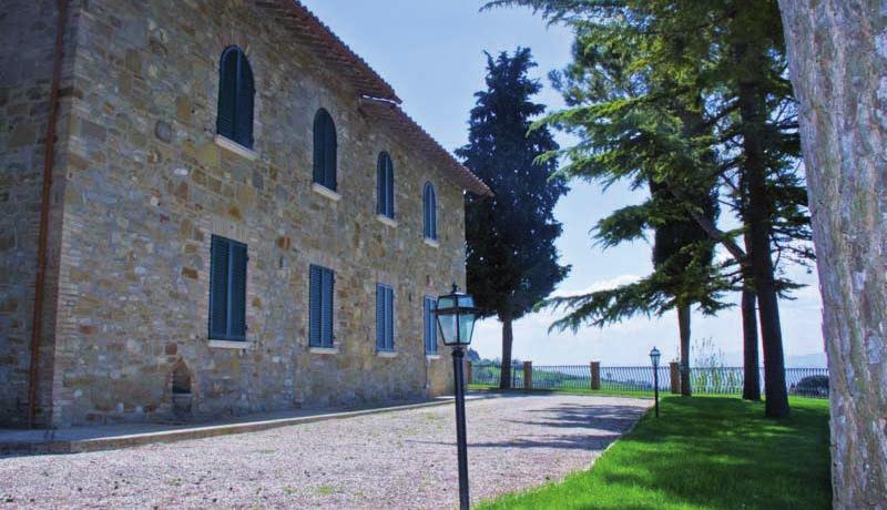 fireplace, private garden of about 150 sqm and terrace.