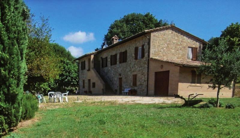 Stone farmhouse with 1 hectare of land, on two levels.