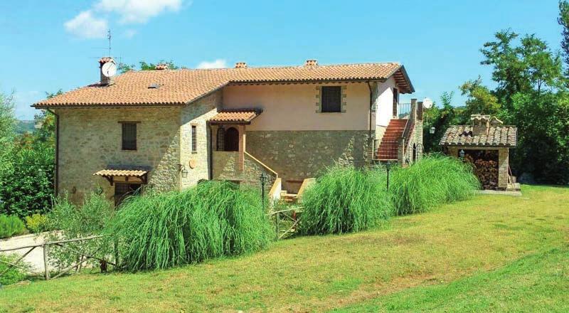 CASALE IN POSIZIONE PANORAMICA CON TERRENO FARMHOUSE IN A PANORAMIC POSITION WITH LAND VALFABBRICA