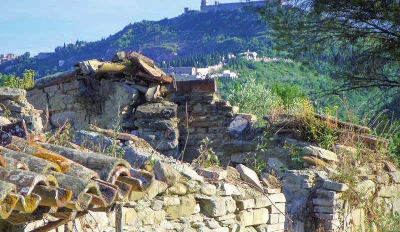 sulla Rocca Maggiore. Possibilità di 100 mq di ampliamento, portico e veranda.