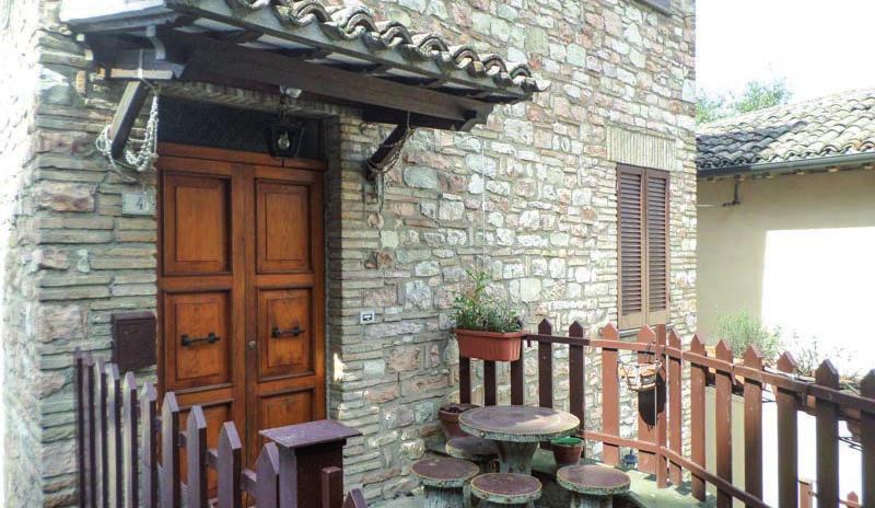 Detached house of about 160 square meters in the old town center of Spello, in