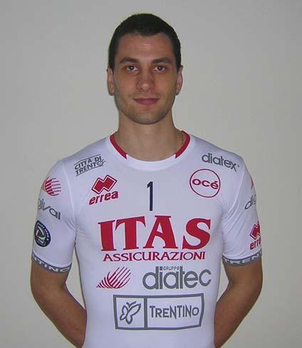 MATEY KAZIYSKI 1 Nato a Sofia (BUL) il 23/09/1984 203 cm Schiacciatore Carriera 1995-1996 Slavia Sofia - Bulgaria 1996-1997 Slavia Sofia Bulgaria 1997-1998 Slavia Sofia Bulgaria 1998-1999 Slavia