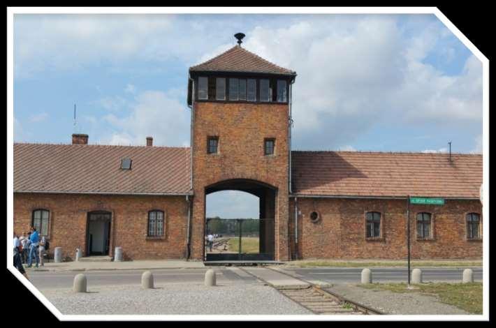 È possibile chiedere ad alcuni giovani di prepararsi a fare da guida, ad Auschwitz o a Cracovia, per i loro coetanei.