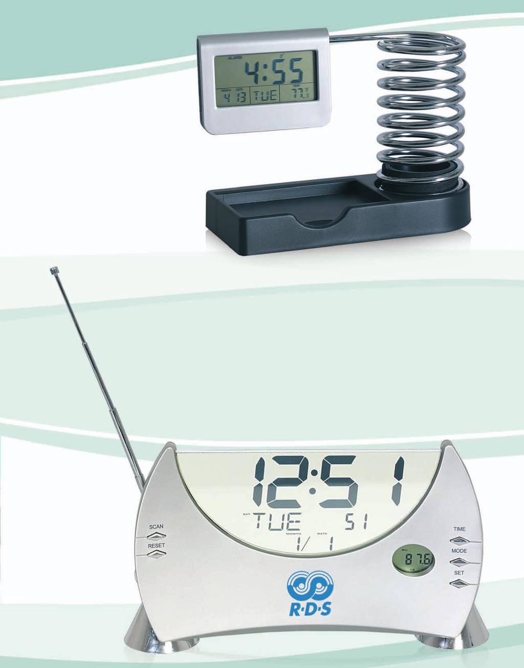 277 PF 047 DESK SET orologio multifunzione portapenne display LCD portabiglietti allarme con snooze calendario termometro in formato C/ F DIMENSIONE: cm 11x16x7,5 ca MATERIALE: plastica e metallo PF