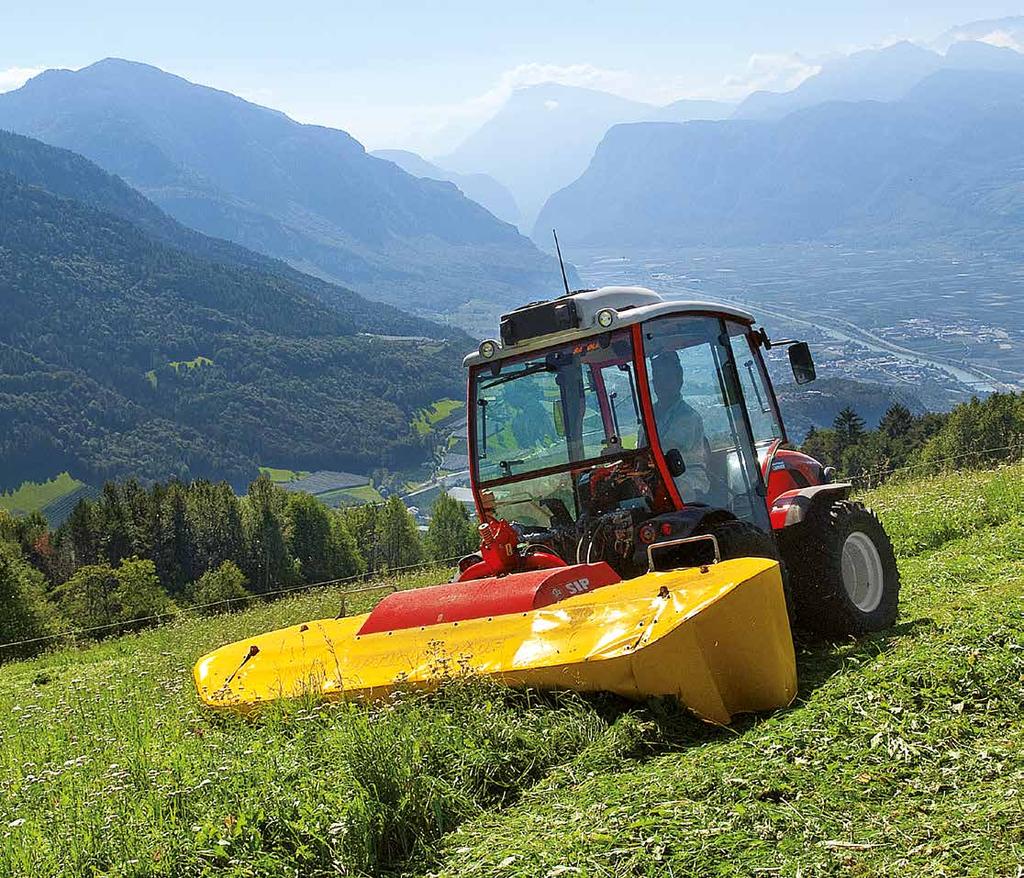 uniti ad una motorizzazione di eccezionale potenza, alla trazione costante ed ad un raggio di sterzata ridotto, permettono a questo mezzo di adattarsi ad ogni terreno superando