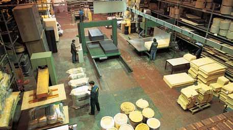 PRODUZIONE E DISTRIBUZIONE MANUFATTI E SISTEMI E SINERGICI PER EDILIZIA Linee di prodotti per forniture a clienti di ogni dimensione Bergamo Isolanti SpA inizia l attività a Bergamo nel 1974 e da