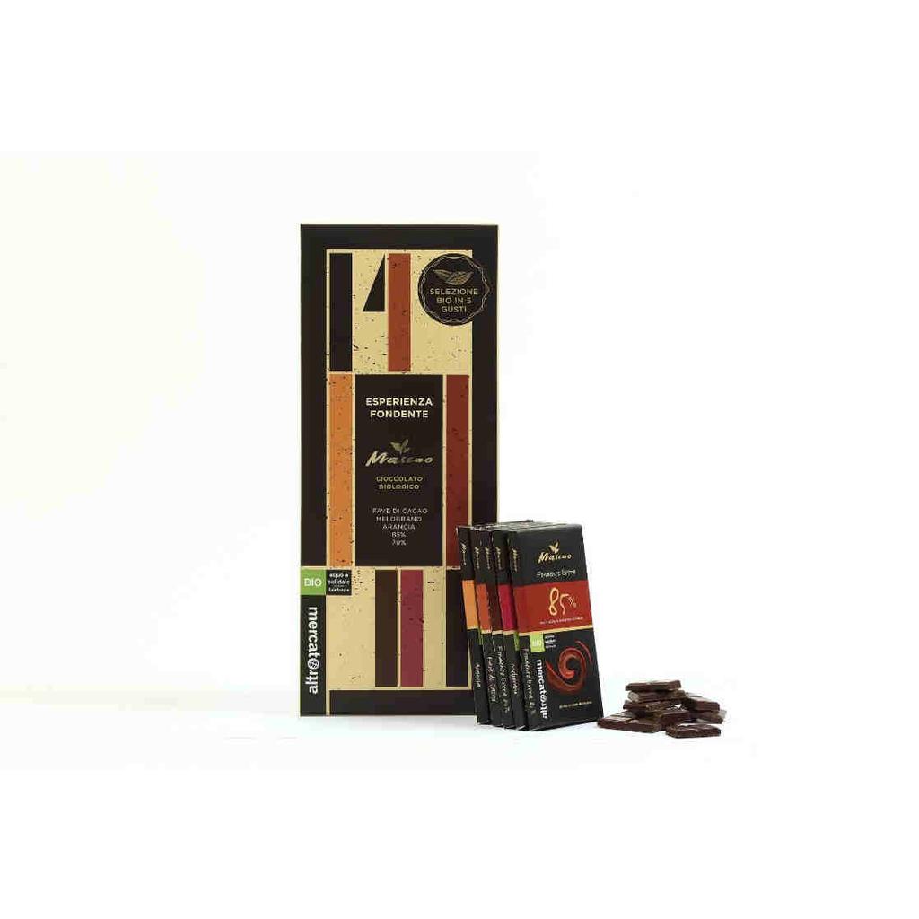 Esperienza Fondente - Bio cioccolato Mascao in 5 gusti Codice: 939 Peso: 480 g Prezzo consigliato al pubblico (IVA 10% inclusa) Minimo: 13,50 Massimo: 16,20 Confezione: 8 pz Settore: S3 % ingredienti