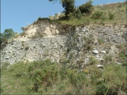 Verso sud, sul crinale aspromontano non si sono rinvenuti affioramenti di calcare, lo stesso lo si ritrova nell area di Piano Crasto- Monte Scifa e verso sud fino a Gerace.