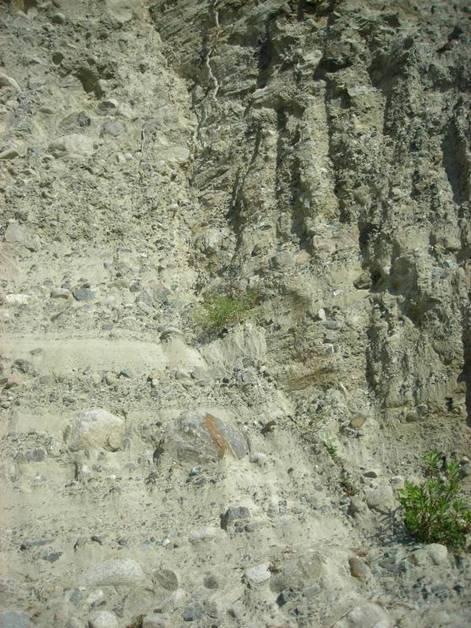 Figura 24 Formazione di S.Nicola La stessa formazione si ritrova in affioramento con un discreto spessore in destra e sinistra della valle del Torrente Lipuda.