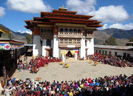 Nel pomeriggio visita del Punakha Dzong, un immenso palazzo fortificato fondato nel 1637 come centro amministrativo e religioso.