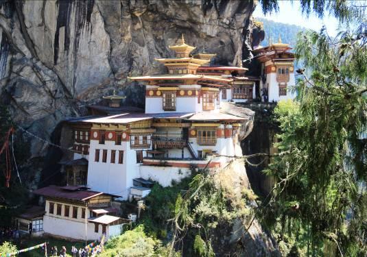 Il Festival si svolge principalmente nel Rinpung Dzong, uno degli dzong più importanti e famosi del paese, che rappresenta forse il miglior esempio esistente di architettura bhutanese, le sue mura