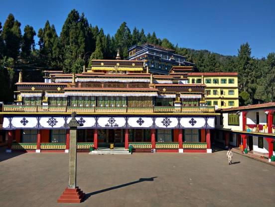 Bhutan, l unico ad aver mantenuto intatta la struttura originaria e il primo ad aver riunito monaci e laici in un'unica struttura. Attualmente è la sede dell Istituto di Cultura e Linguistica.
