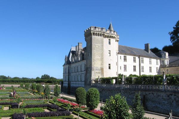 I CASTELLI DELLA LOIRA PER ADULTI E FAMIGLIE Nella valle della Loira - Il giardi della Francia (ca.