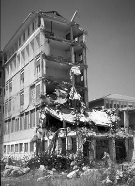 Gli ospedali C.O. obbiettivo sensibile Nel terremoto di Irpinia-Basilicata del 1980 gli ospedali crollarono. Nel terremoto di El Salvador del 1986 gli ospedali crollarono.