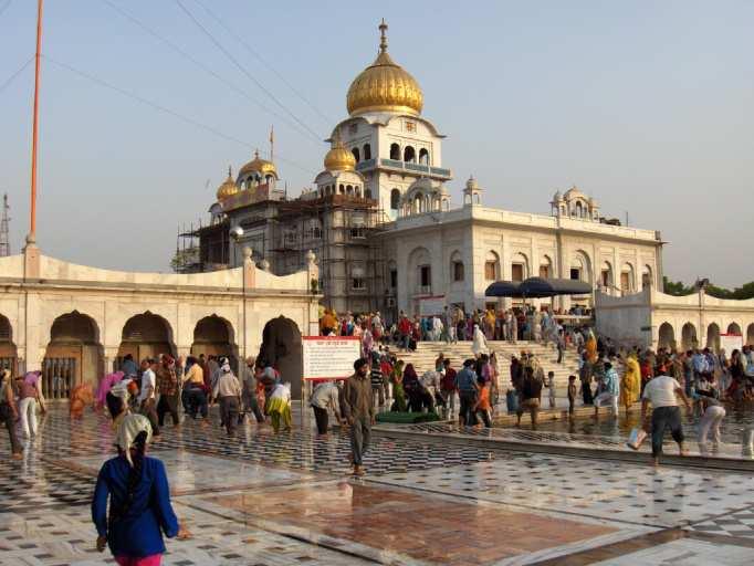 13 Giorno 15 ottobre: Delhi / Genova Nelle primissime ore del mattino (notte tra penultimo e ultimo giorno) partenza alla volta dell aeroporto di origine. Arrivo a destinazione. Delhi 2.